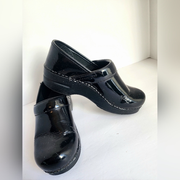 Dansko Shoes - Dansco black patent leather clogs size 36 . work wear shoes. comfort